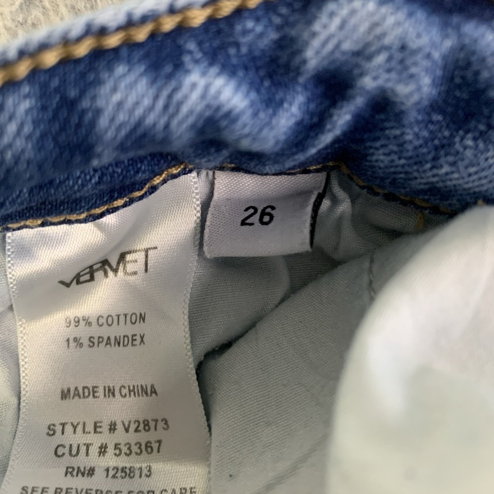 Light Wash Straight Leg Women’s Jeans - Picture 4 of 16